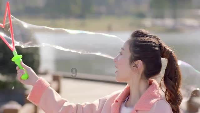 跳动的旋转球
